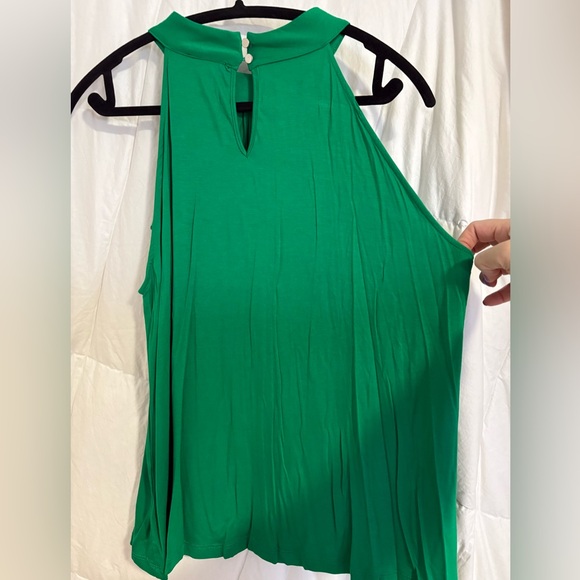 High neck tank with ruffles from neck to armpit - Picture 2 of 4